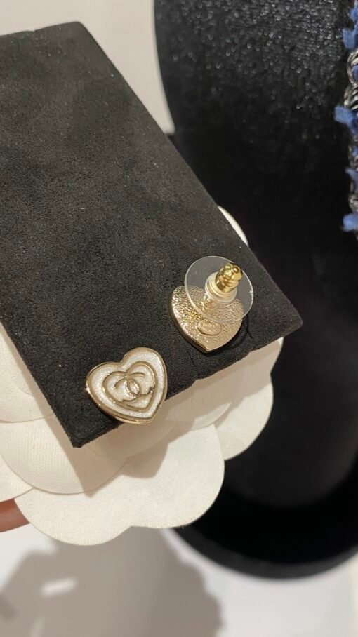 New style sharing
@ Little Love Enamel Earrings
A whole gentle and elegant look
The size is just right, very recommended for daily life - Image 7