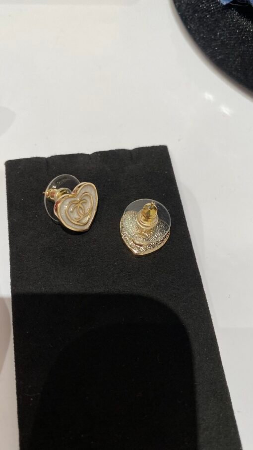 New style sharing
@ Little Love Enamel Earrings
A whole gentle and elegant look
The size is just right, very recommended for daily life - Image 3