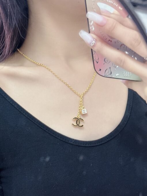 New style sharing】
  Jewelry Square Oil Drop Double C Necklace
High-end casual and daily product recommendations
Worth entering, really a surprise stitching