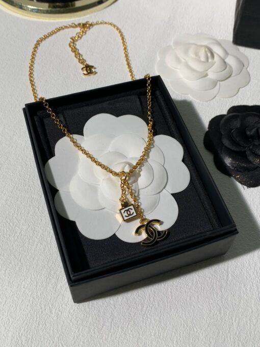 New style sharing】
  Jewelry Square Oil Drop Double C Necklace
High-end casual and daily product recommendations
Worth entering, really a surprise stitching - Image 7