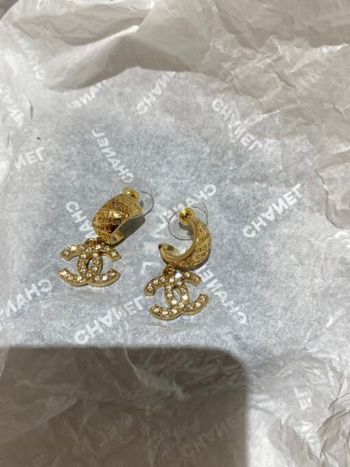 24P Gold Letter Curved Earrings
Purchase of ZP5828 - Image 6
