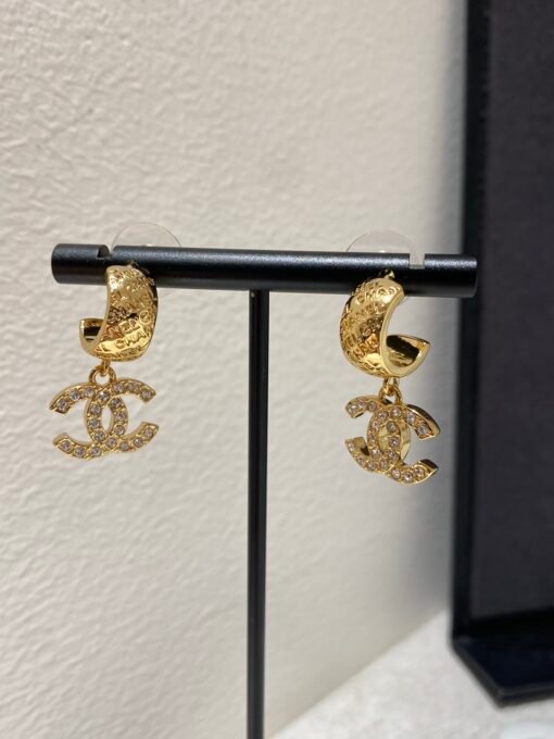 24P Gold Letter Curved Earrings
Purchase of ZP5828 - Image 4