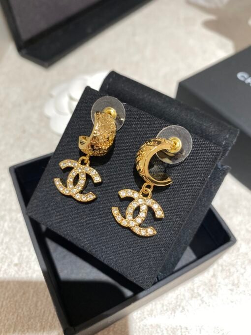 24P Gold Letter Curved Earrings
Purchase of ZP5828 - Image 3