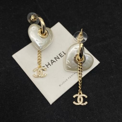 New products today
Chanel  Chanel Love Fritillaria Tassel Earrings
Super dreamy and sweet - Image 5