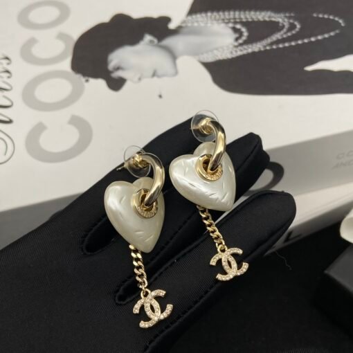 New products today
Chanel  Chanel Love Fritillaria Tassel Earrings
Super dreamy and sweet - Image 3