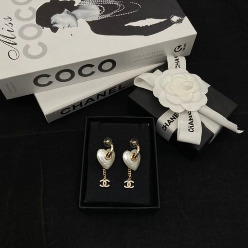 New products today
Chanel  Chanel Love Fritillaria Tassel Earrings
Super dreamy and sweet