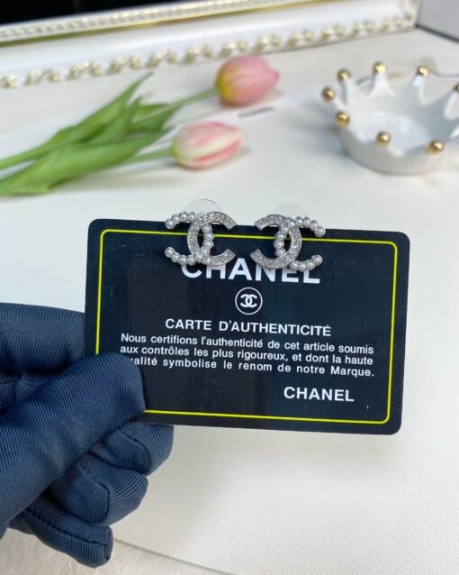 Chanel new style silver diamond-set pearl C letters earrings - Image 7