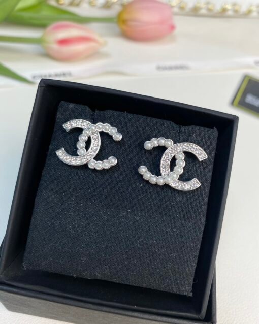 Chanel new style silver diamond-set pearl C letters earrings
