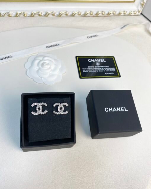 Chanel new style silver diamond-set pearl C letters earrings - Image 8
