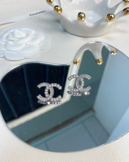 Chanel new style silver diamond-set pearl C letters earrings - Image 6