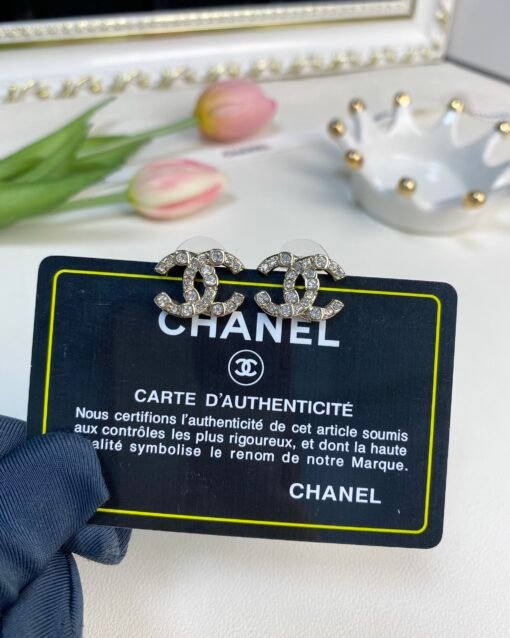 Chanel new style full diamond inlay, double C. Simple earrings - Image 4