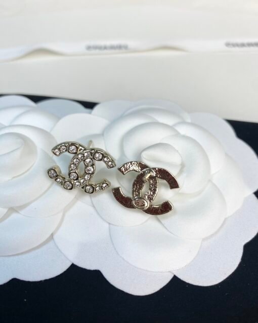 Chanel new style full diamond inlay, double C. Simple earrings - Image 8