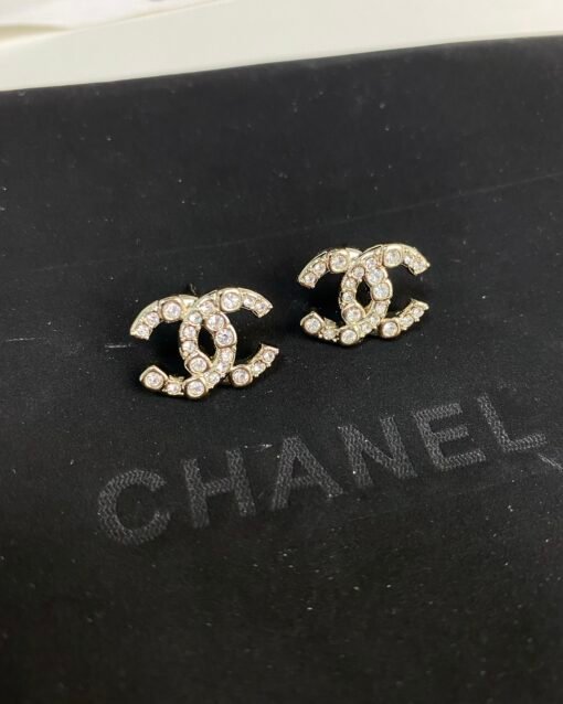 Chanel new style full diamond inlay, double C. Simple earrings - Image 3