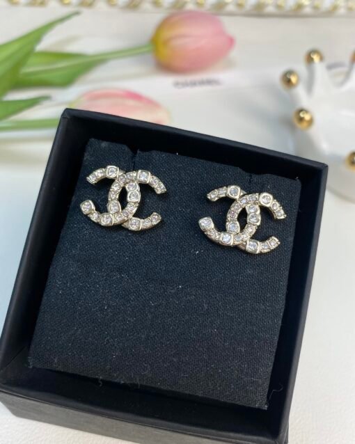 Chanel new style full diamond inlay, double C. Simple earrings