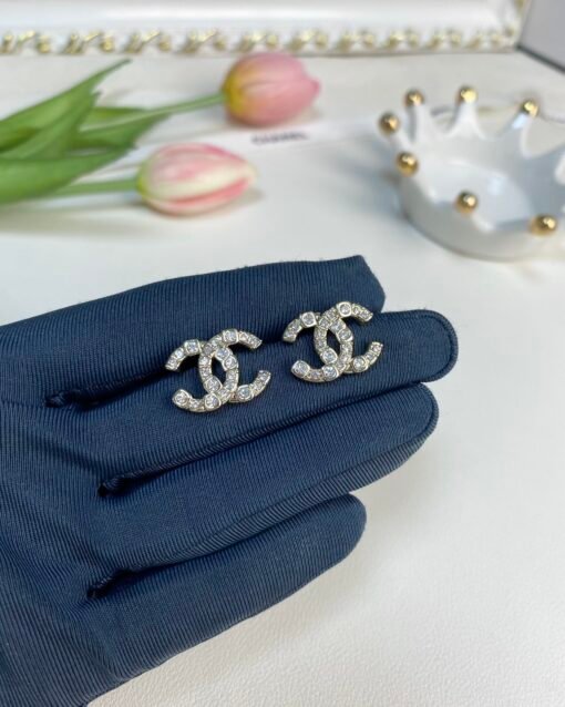 Chanel new style full diamond inlay, double C. Simple earrings - Image 5