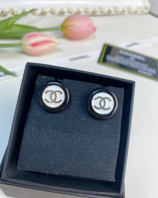 Chanel new style black and white button round resin earrings