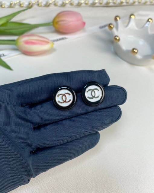 Chanel new style black and white button round resin earrings - Image 6