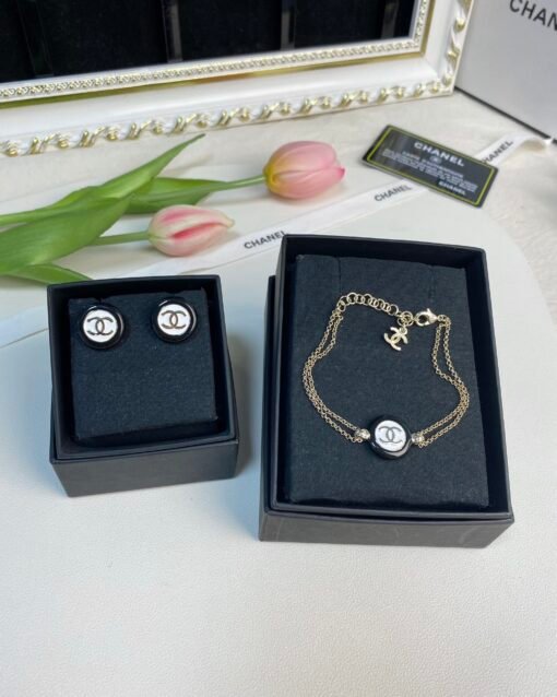 Chanel new style black and white button round resin earrings - Image 2