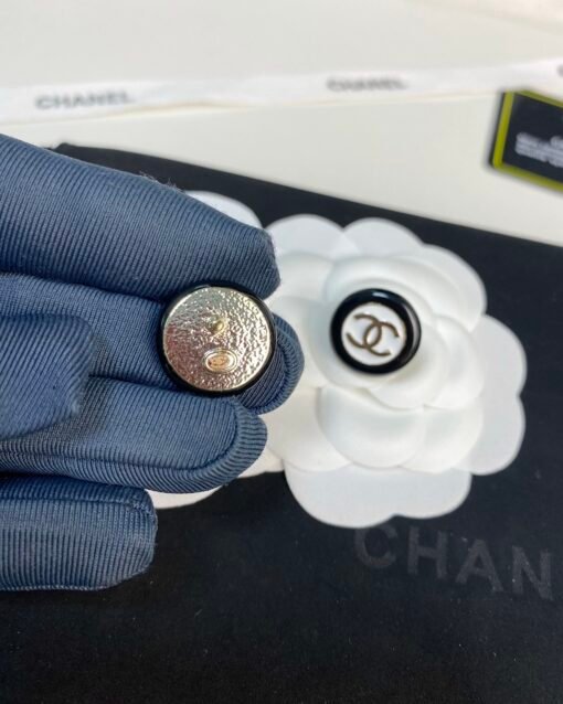 Chanel new style black and white button round resin earrings - Image 5