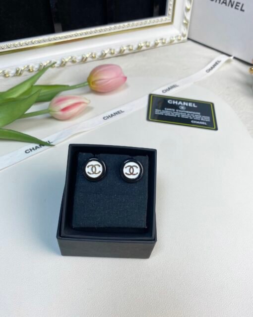 Chanel new style black and white button round resin earrings - Image 8