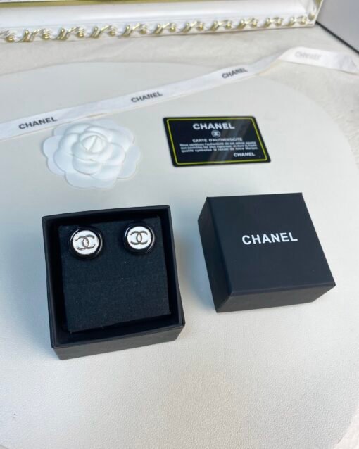 Chanel new style black and white button round resin earrings - Image 9