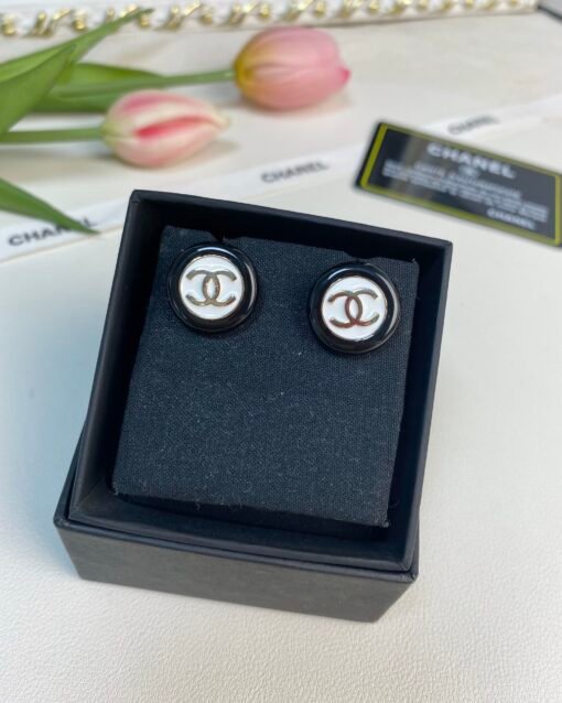 Chanel new style black and white button round resin earrings - Image 3
