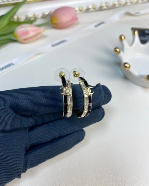Chanel new style black and white square diamond inlay small circle earrings - Image 6
