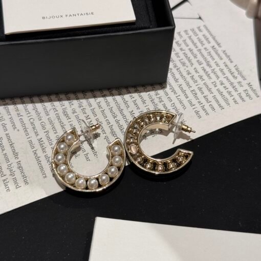 Chanel 24c black enamel pearl earrings
Exquisite and delicate versatile single product - Image 3