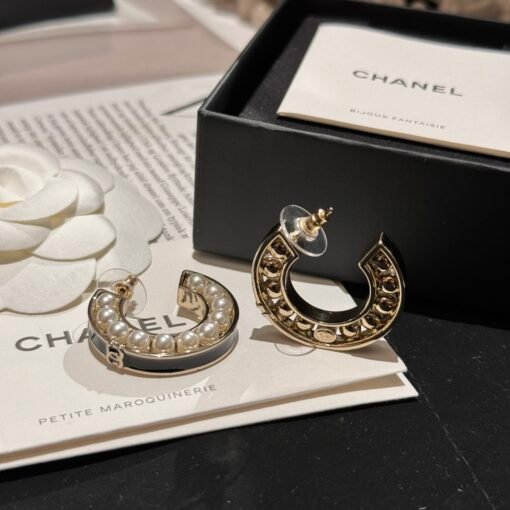 Chanel 24c black enamel pearl earrings
Exquisite and delicate versatile single product - Image 6