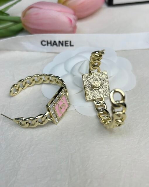Chanel new style pink enamel square chain hollow ring earrings - Image 5