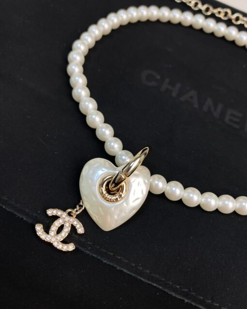 CHANE Chanel new Peach Heart Resin Double C Rhinestone Pearl Necklace - Image 6