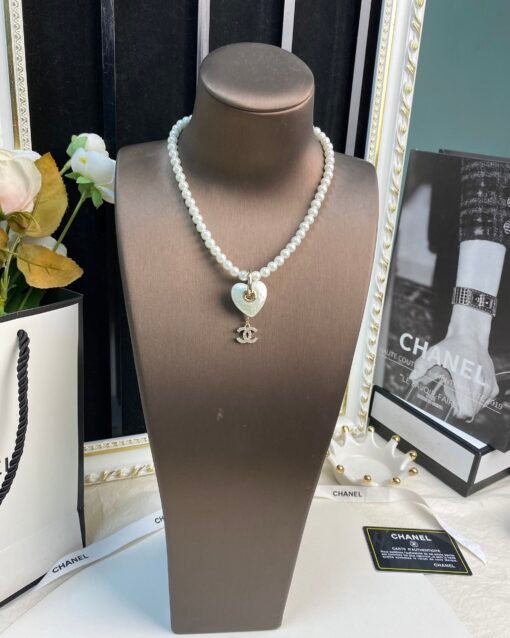 CHANE Chanel new Peach Heart Resin Double C Rhinestone Pearl Necklace - Image 8