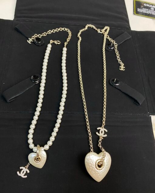 CHANE Chanel new Peach Heart Resin Double C Rhinestone Pearl Necklace - Image 3