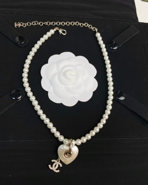 CHANE Chanel new Peach Heart Resin Double C Rhinestone Pearl Necklace - Image 4