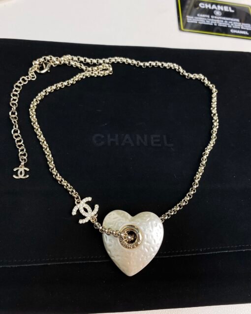 Chanel new style white peach heart resin simple necklace - Image 4