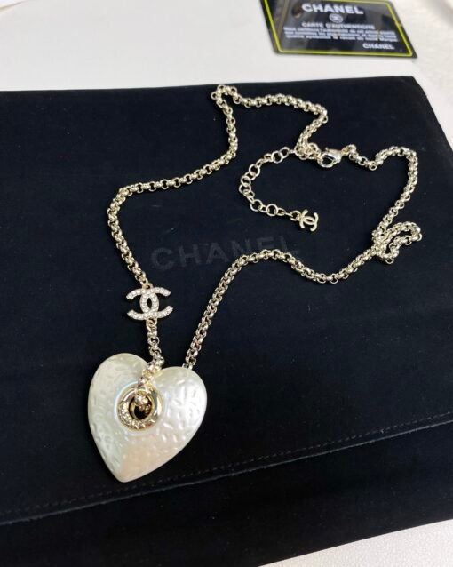 Chanel new style white peach heart resin simple necklace - Image 2