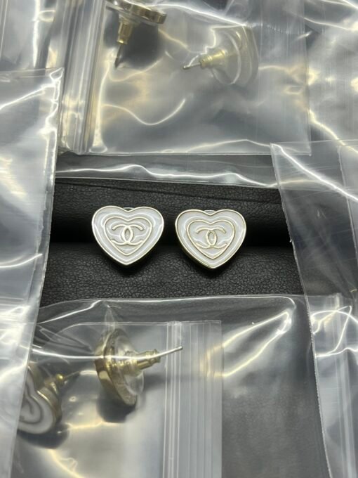 Chanel new white small love earrings