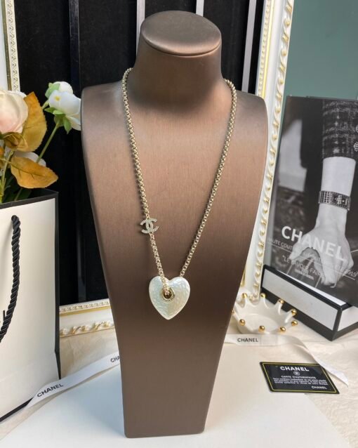 Chanel new style white peach heart resin simple necklace