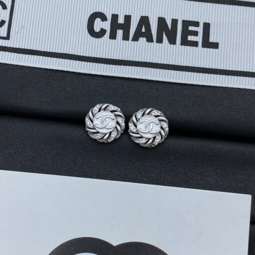 Chanel new earrings - Image 3