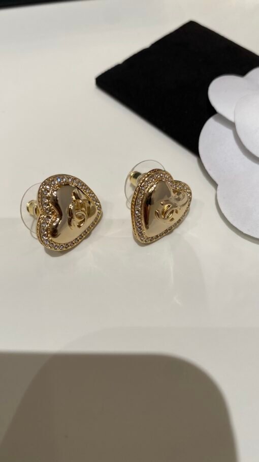 New style sharing
  Light golden peach earrings
A celebrity girl looks like a daughter, showing temperament in her upper body
Daily recommendations - Image 6
