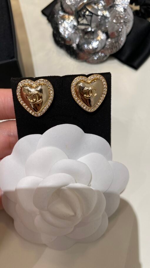 New style sharing
  Light golden peach earrings
A celebrity girl looks like a daughter, showing temperament in her upper body
Daily recommendations - Image 2