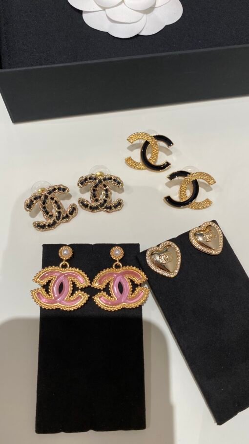 New style sharing
  Light golden peach earrings
A celebrity girl looks like a daughter, showing temperament in her upper body
Daily recommendations - Image 4