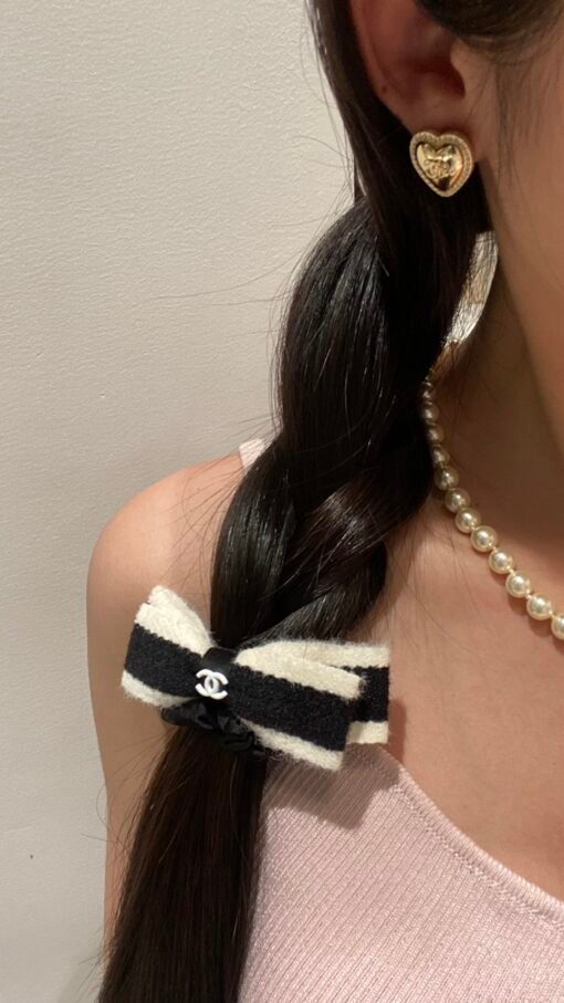 New style sharing
  Light golden peach earrings
A celebrity girl looks like a daughter, showing temperament in her upper body
Daily recommendations