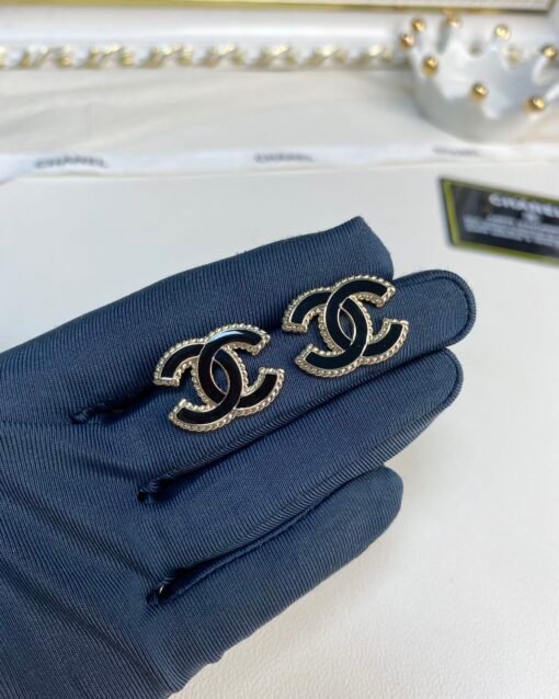 Chanel new style black enamel double C stud earrings - Image 4
