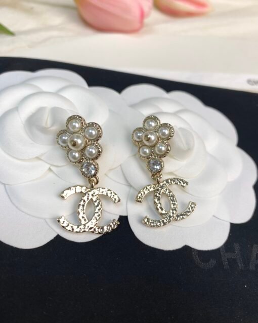 Chanel new style pearl flowers double C pendant earrings - Image 8