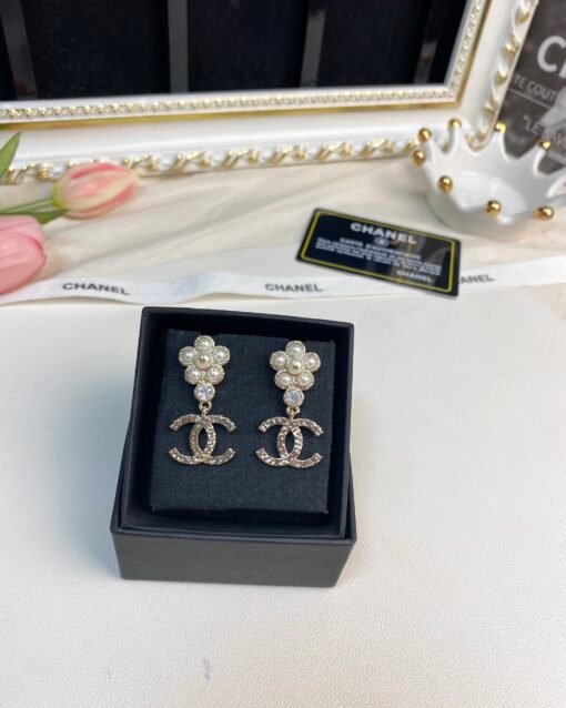 Chanel new style pearl flowers double C pendant earrings - Image 4