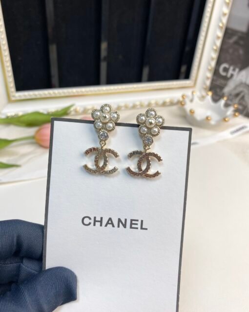 Chanel new style pearl flowers double C pendant earrings - Image 5