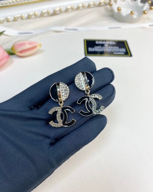 Chanel new style black enamel spliced ​​glossy C earrings - Image 2