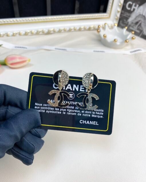 Chanel new style black enamel spliced ​​glossy C earrings - Image 7