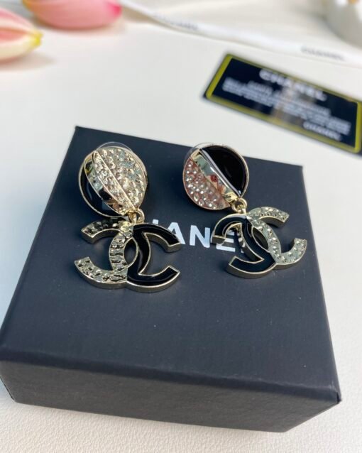 Chanel new style black enamel spliced ​​glossy C earrings - Image 4